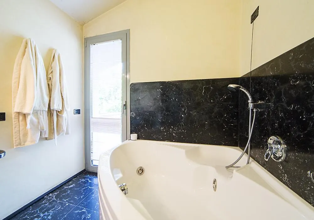 *** Nocleg ze śniadaniem B&B Villa Adriano Desenzano del Garda Włochy