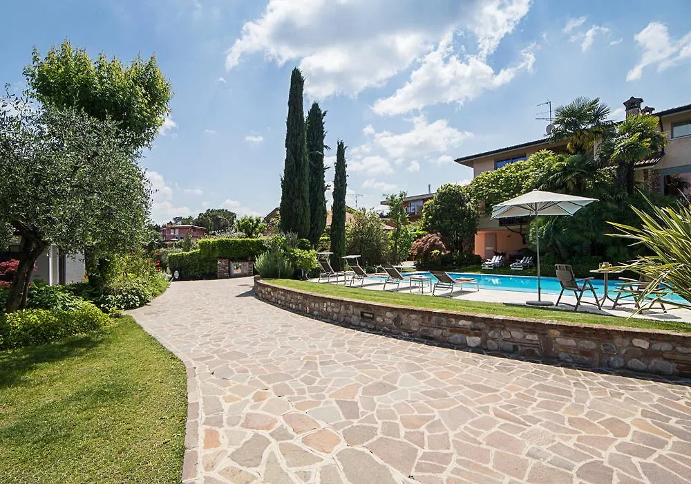 B&B Villa Adriano Desenzano del Garda Nocleg ze śniadaniem